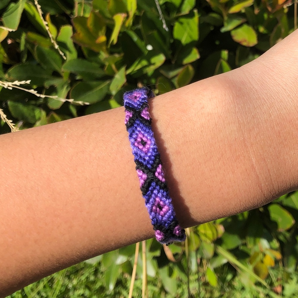 KELLY’S KRAFTS Handmade Friendship Bracelet